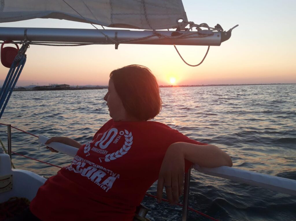 Veleggiate al tramonto con cena a bordo